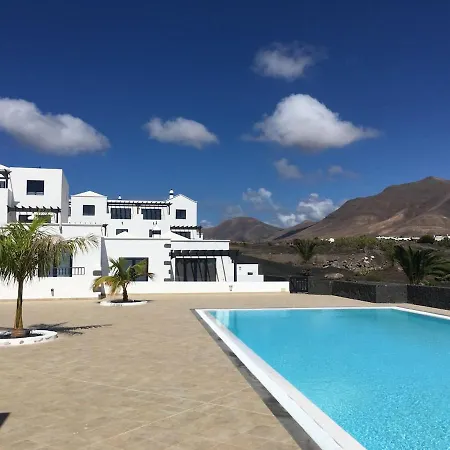 Iva House - Upper Floor Daire *